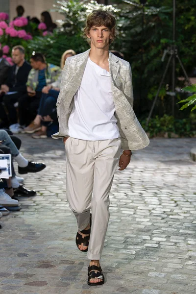 Look 44